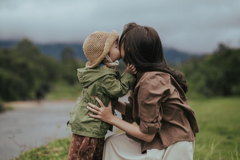 mother, daughter, kiss-6935336.jpg